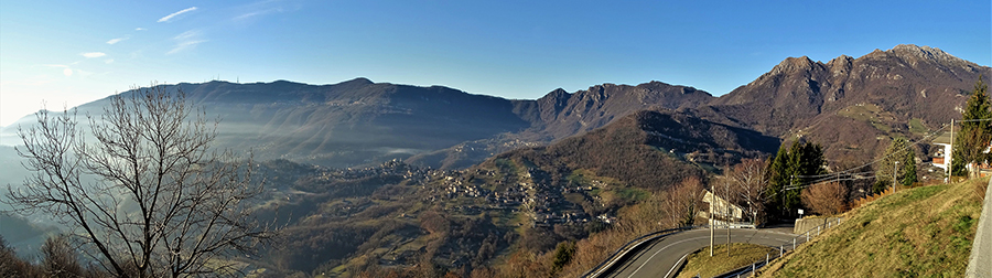 Dal sagrato della chiesa parr. di Fuipiano panorama sulla Valle Imagna